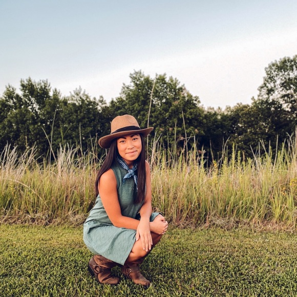 Meet your Posher, Hannah - Picture 1 of 1